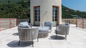 Suite Presidenziale con terrazzo e Jacuzzi, vista Portofino | Terrace/patio