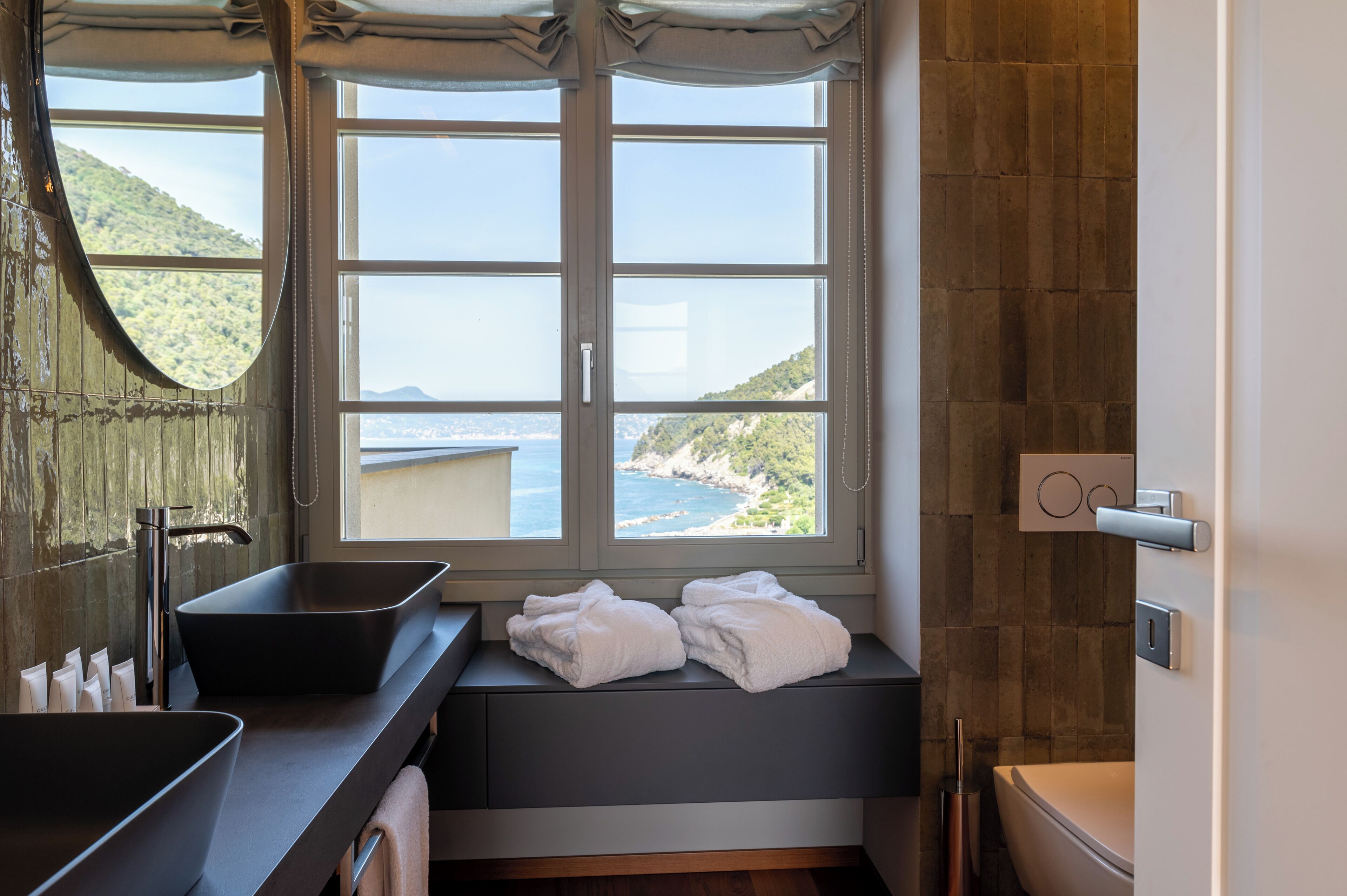 Suite Presidenziale con terrazzo e Jacuzzi, vista Portofino | Frette Italian sheets, premium bedding, down comforters, minibar