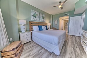 Room - Luxury Beachfront Condo. Spacious Balcony! Gorgeous Ocean Views! Includes beach service! (Panama City Beach)