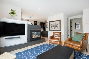 Télévision, cheminée