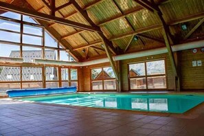 Piscina interna, piscina aquecida