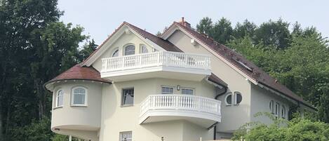 المنشأة من الخارج