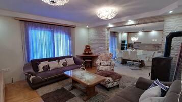 Apartment (Ferienwohnung Rončević nur 50 m vom) | Aussenbereich