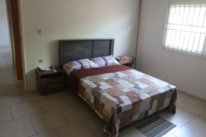 2 عدّة غرف نوم وواي فاي مجانًا وملاءات أسرّة