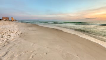 På stranden