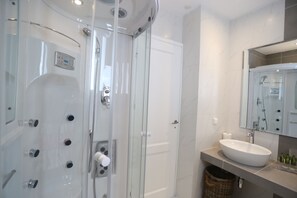 Shower - Grand Panoramic Villa Ozar (Mykonos)