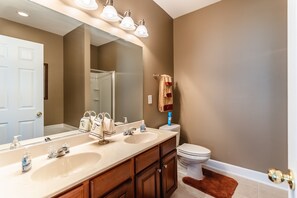 Combined shower/bathtub, towels, toilet paper