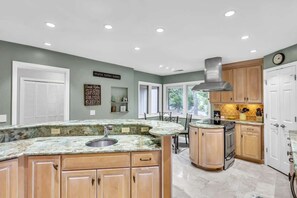 Fridge, microwave, oven, stovetop - Stylish Sea Pines Home Pool & Hot Tub, Hilton Head (Hilton Head Island)