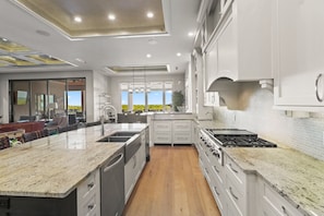 Fridge, microwave, oven, stovetop - Seasonal, Monthly, Annual (Marco Island)