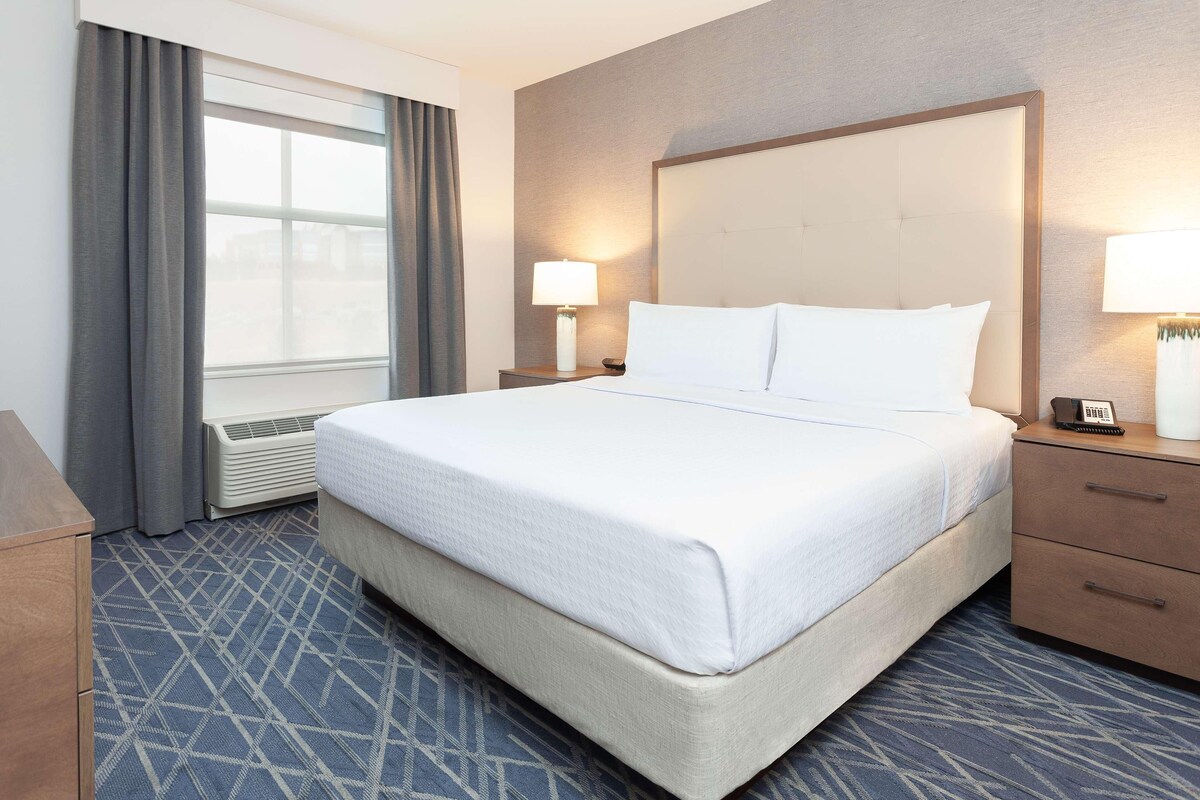 1 King Hearing Acc - Wellness Studio Suite
