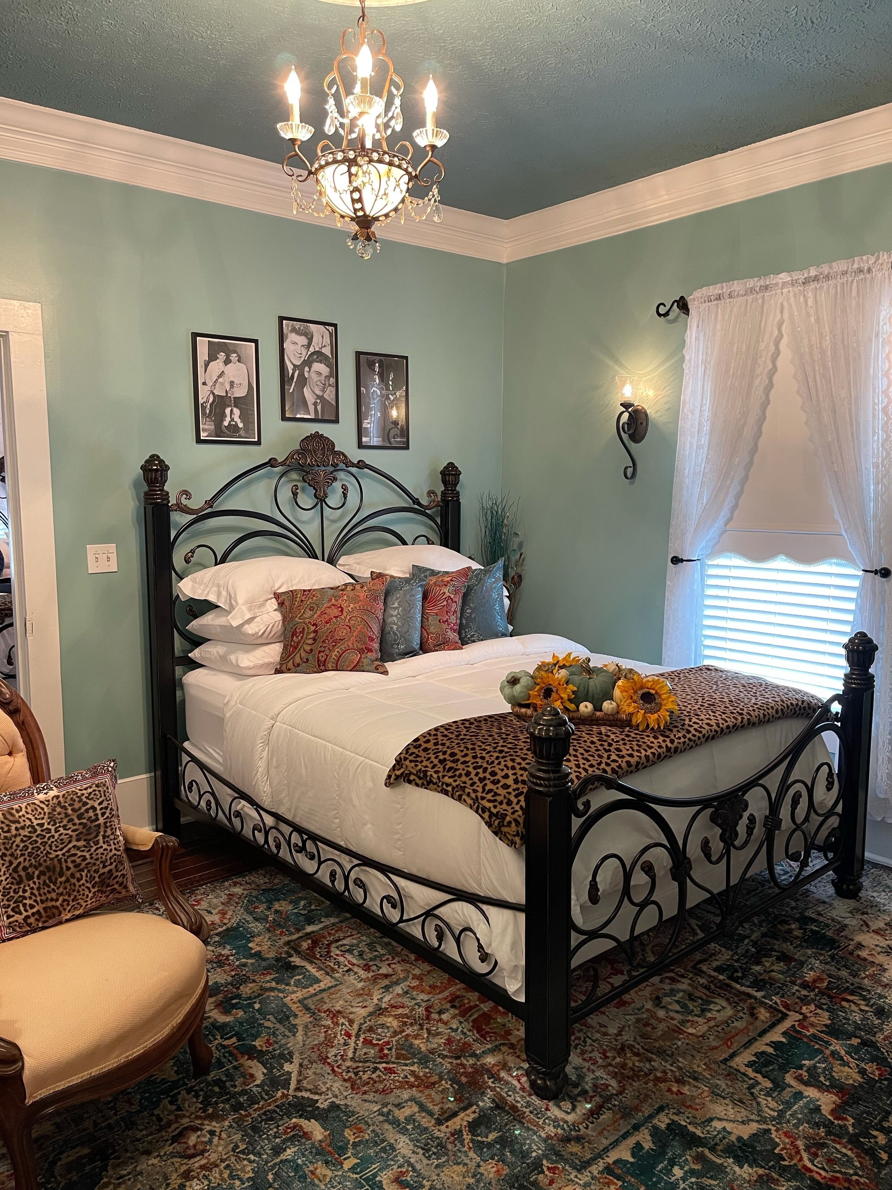 2 habitaciones, caja de seguridad en la habitación y escritorio 