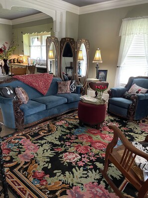 Interior - Guitars & Harmony  (Central City)