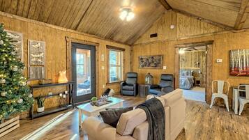 Smart TV, fireplace, DVD player, stereo