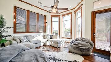 Smart TV, fireplace, offices