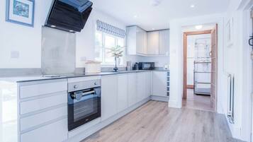 Cottage (4 Bedrooms) | Private kitchen | Fridge, oven, stovetop, dishwasher