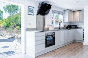 Fridge, oven, stovetop, dishwasher - Angle Adventures - 4 Bed Cottage - Angle (Pembroke)