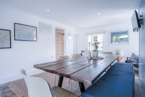 32-inch TV with cable channels - Angle Adventures - 4 Bed Cottage - Angle (Pembroke)