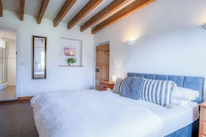 4 bedrooms, iron/ironing board, free WiFi, bed sheets - Angle Adventures - 4 Bed Cottage - Angle (Pembroke)
