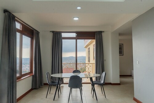 Stunning two bedroom apartment 306 in the hills overlooking Lake Victoria