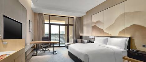 デラックス ルーム キングベッド 1 台 (High Floor) | セーフティボックス (室内)、デスク、防音設備、アイロン / アイロン台