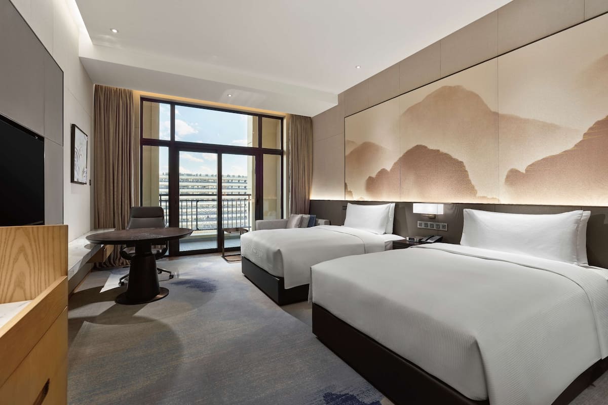 Deluxe Room, 2 Twin Beds | In-room safe, desk, soundproofing, iron/ironing board