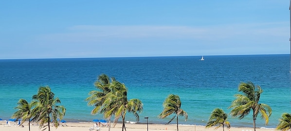 Am Strand, Liegestühle, Strandtücher