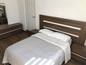2 chambres, fer et planche à repasser, Wi-Fi gratuit, draps fournis