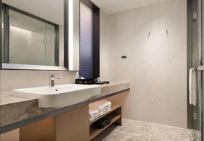 Bathroom - Hampton BY Hilton Shenzhen Baoan Airport (SHENZHEN)