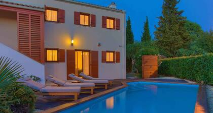 Villa with air conditioners and pool