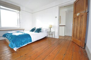 5 bedrooms, iron/ironing board, free WiFi, bed sheets
