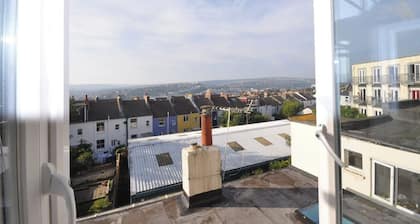 Sleeps 12 - Themed Accommodation