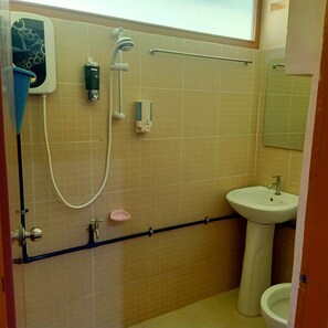 Familienzimmer, eigenes Bad | Badezimmer