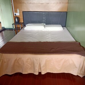 Chambre Double, salle de bains privée | Bureau, Wi-Fi gratuit, draps fournis