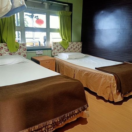 Twin Room, Shared Bathroom. OYO 90366 Home Valley Guesthouse Tambunan