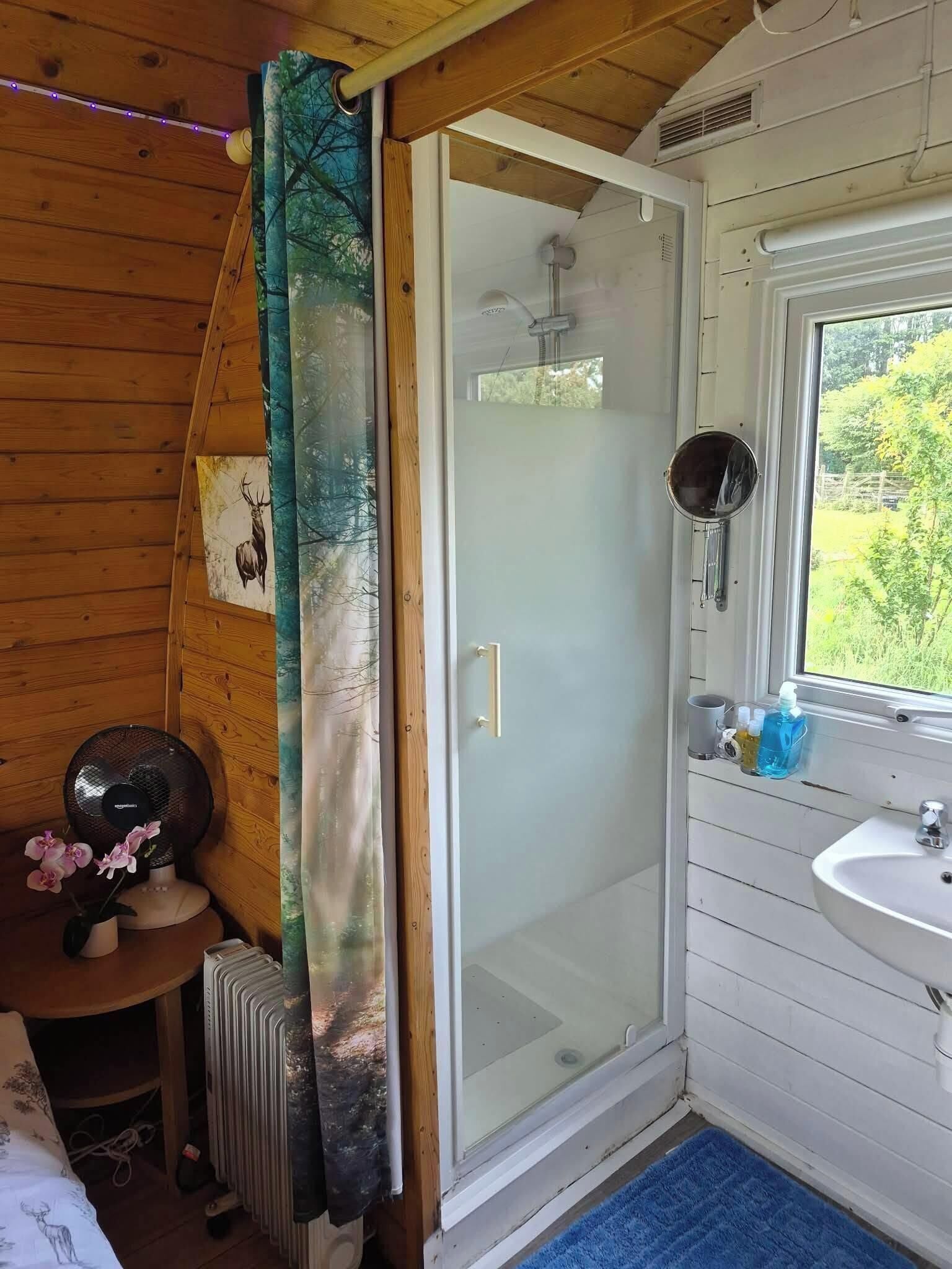 Shower, towels