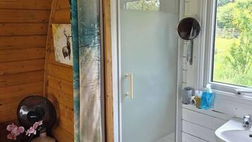 Shower, towels
