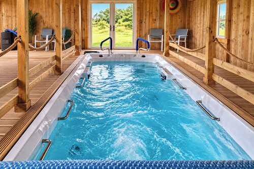 Glamping Pod in St Austell, Sleeps 2 With Spa Pool