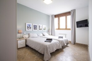 2 slaapkamers, een strijkplank/strijkijzer, gratis wifi, beddengoed