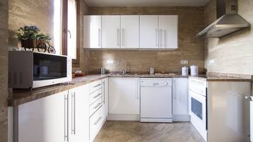 Fridge, microwave, oven, stovetop