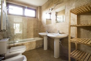 Bathtub, bidet, towels