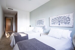 3 chambres, fer et planche à repasser, accès au Wi-Fi (inclus)