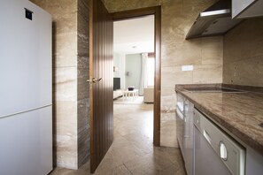 Frigorifero, microonde, forno, lavastoviglie