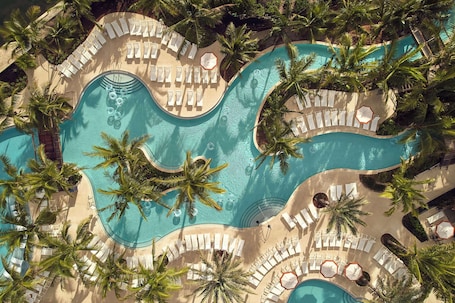 9 bares, 3 bares en la playa