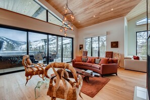 Condo (Ski Club Penthouse) | Exterior