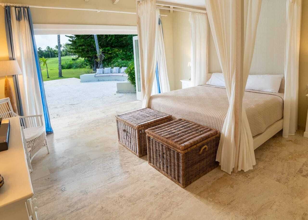 7 chambres, coffres-forts dans les chambres, fer et planche à repasser