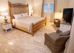 7 Schlafzimmer, Zimmersafe, Bügeleisen/Bügelbrett, Reisekinderbett