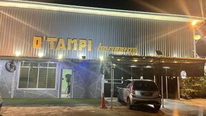 A building with a sign reading "D'TAMPI" and "HOMESTAY". - OYO Home 90370 D'tampi Homestay (Semporna)