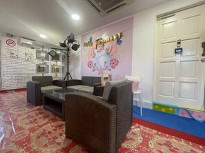 24 inci televisyen skrin rata dengan kabel, TV 