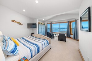 4 Schlafzimmer, Schreibtisch, Bügeleisen/Bügelbrett, Reisekinderbett