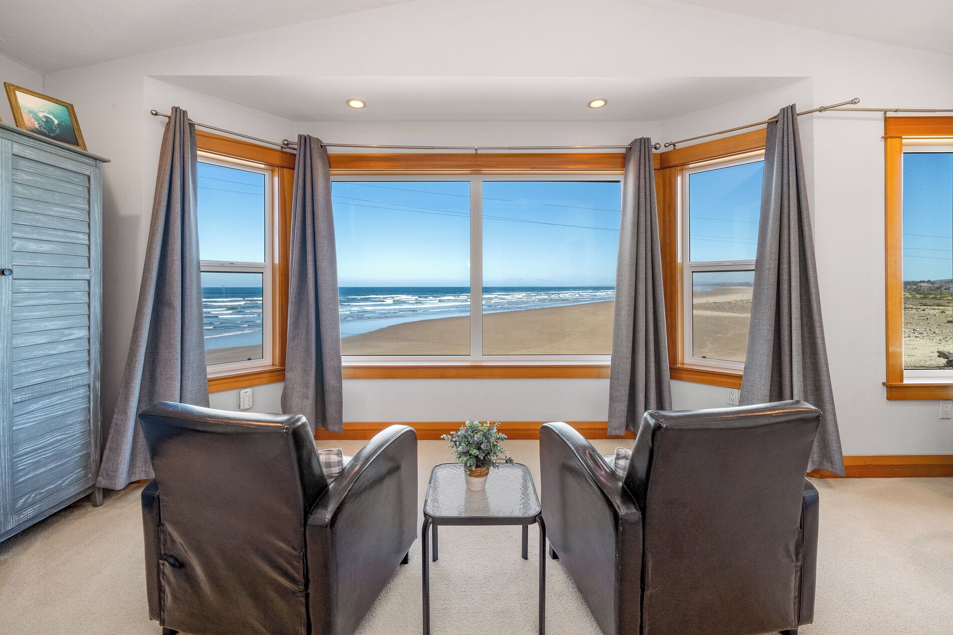 Waves:}Hot-Tub~Ocean/Mt/Golf/Surf Views~Bikes~LgStocked Kitchen~DogOK~CornHole~